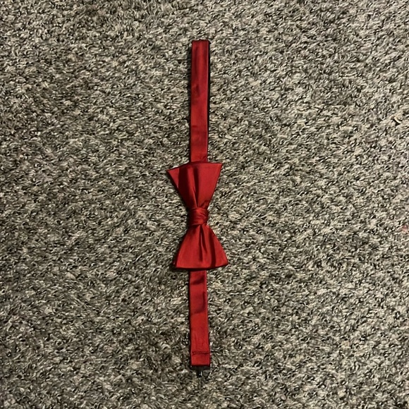 Red adjustable bow tie - Picture 3 of 8